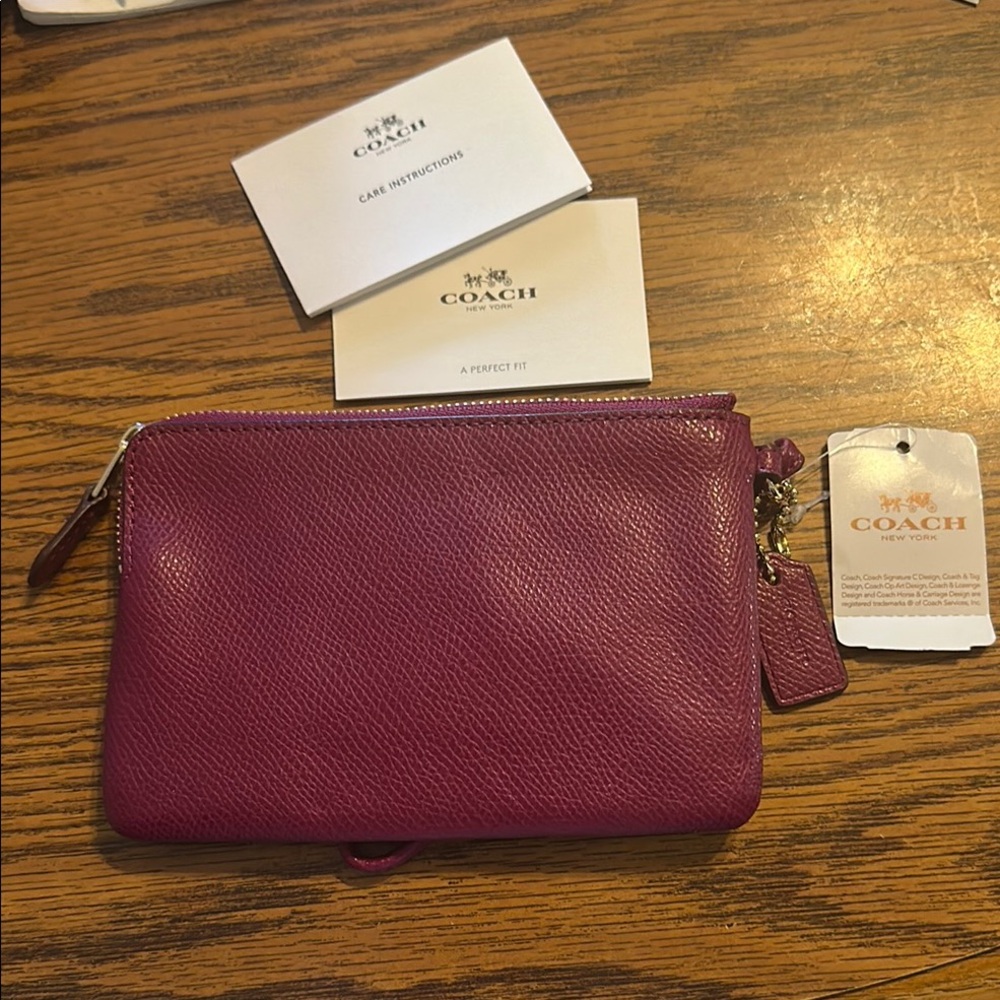 Coach Fuchsia wristlet - Picture 4 of 4